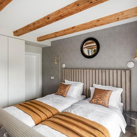 קובנה Suite With Private Bathroom At Three Bedroom Interwar Villa Grabyte With Daily Spaces To Share By Pine Forest On The Bank Of The River- 8Min By Car From Old Town מראה חיצוני תמונה