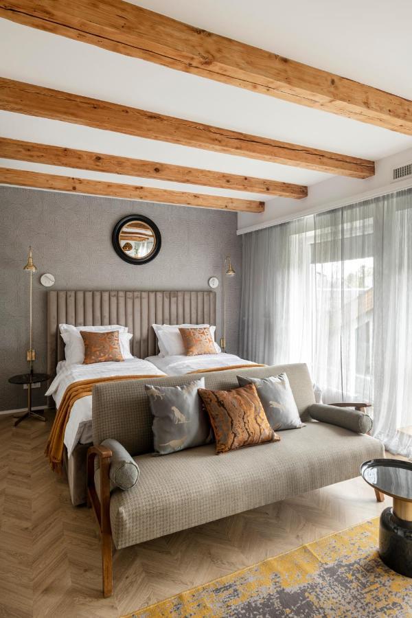 קובנה Suite With Private Bathroom At Three Bedroom Interwar Villa Grabyte With Daily Spaces To Share By Pine Forest On The Bank Of The River- 8Min By Car From Old Town מראה חיצוני תמונה