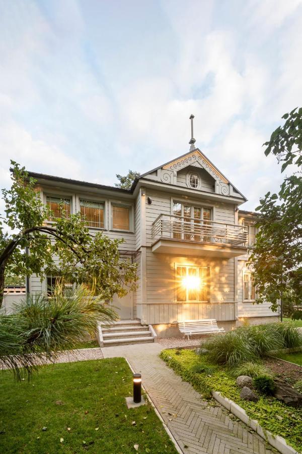 קובנה Suite With Private Bathroom At Three Bedroom Interwar Villa Grabyte With Daily Spaces To Share By Pine Forest On The Bank Of The River- 8Min By Car From Old Town מראה חיצוני תמונה