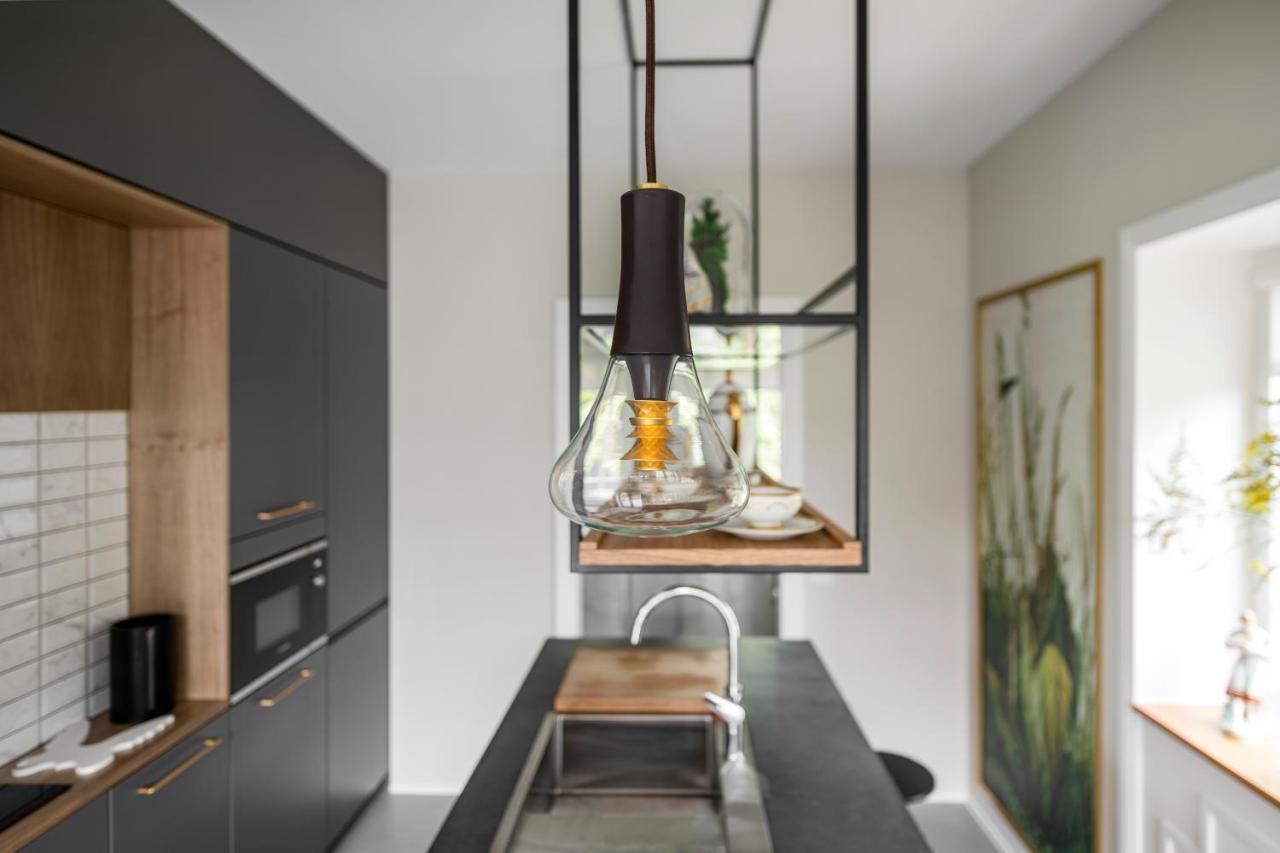 קובנה Suite With Private Bathroom At Three Bedroom Interwar Villa Grabyte With Daily Spaces To Share By Pine Forest On The Bank Of The River- 8Min By Car From Old Town מראה חיצוני תמונה