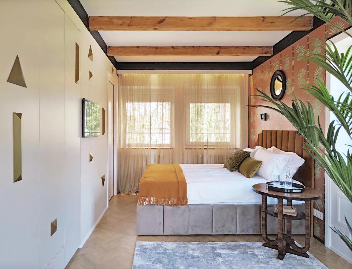 קובנה Suite With Private Bathroom At Three Bedroom Interwar Villa Grabyte With Daily Spaces To Share By Pine Forest On The Bank Of The River- 8Min By Car From Old Town מראה חיצוני תמונה