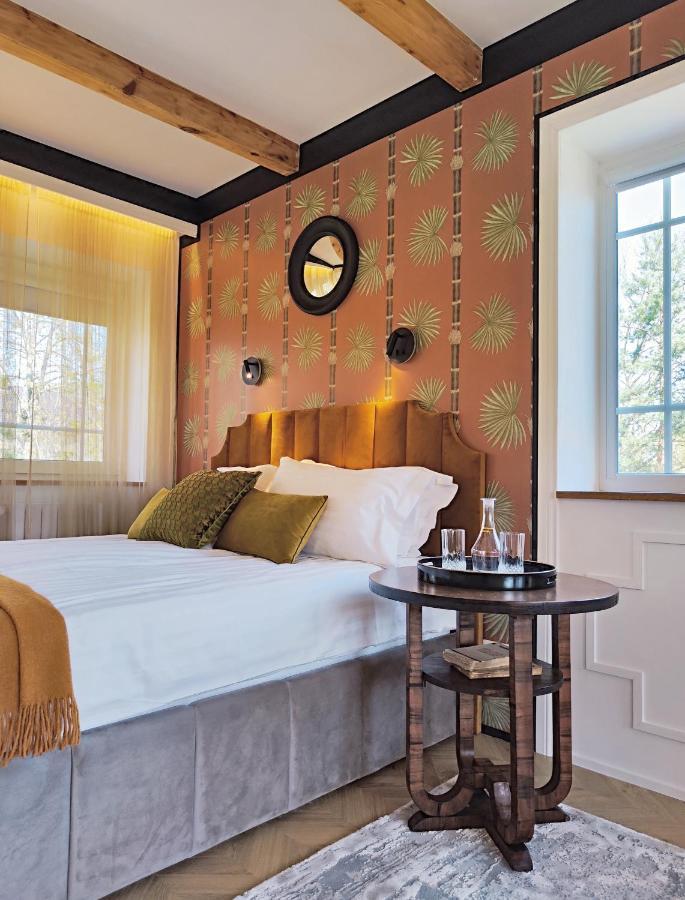 קובנה Suite With Private Bathroom At Three Bedroom Interwar Villa Grabyte With Daily Spaces To Share By Pine Forest On The Bank Of The River- 8Min By Car From Old Town מראה חיצוני תמונה